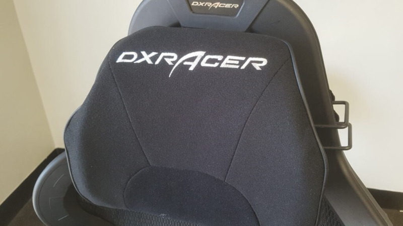 メッシュ製DXRACER Airのヘッドレストのフランネル素材